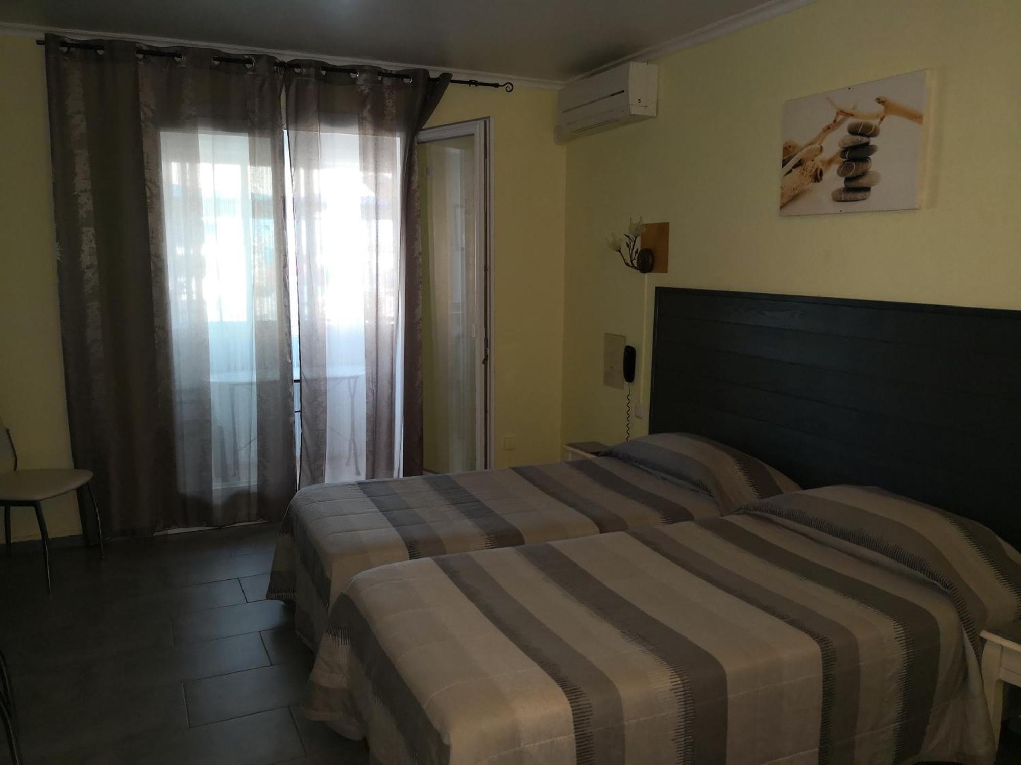 Hotel Le Dauphin Bleu Saintes-Maries-de-la-Mer Pokoj fotografie